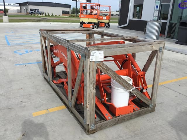Image of Kubota LA1055 equipment image 3