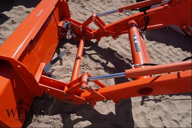 Image of Kubota LA1055 equipment image 3