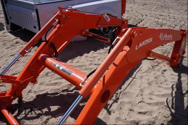Image of Kubota LA1055 equipment image 4