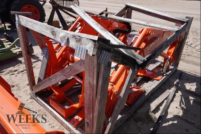 Image of Kubota LA1055 equipment image 3