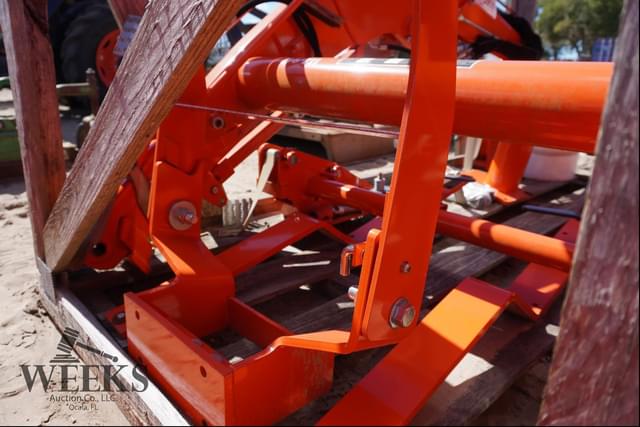 Image of Kubota LA1055 equipment image 4