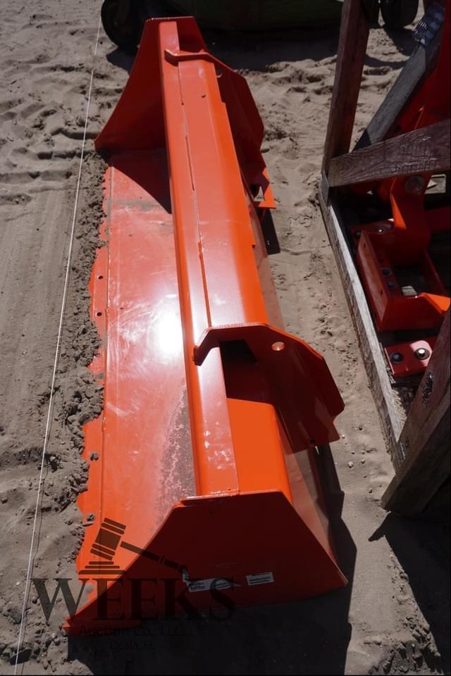 Image of Kubota LA1055 equipment image 2