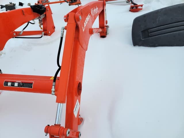 Image of Kubota LA1065 equipment image 2
