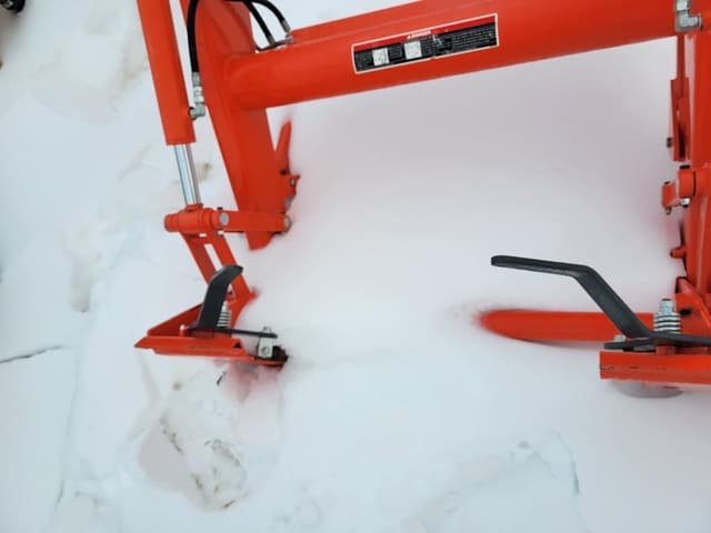 Image of Kubota LA1065 equipment image 3