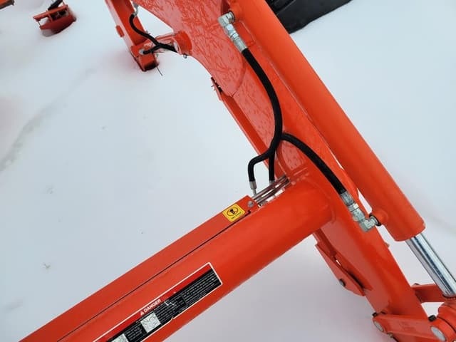 Image of Kubota LA1065 equipment image 4