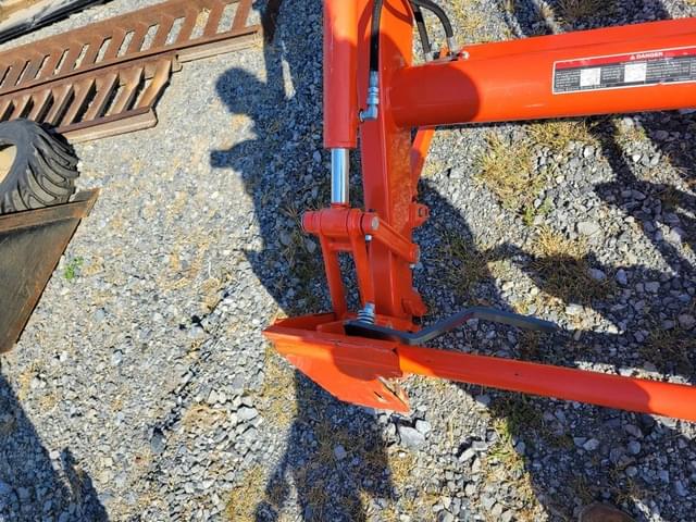 Image of Kubota LA1065 equipment image 3