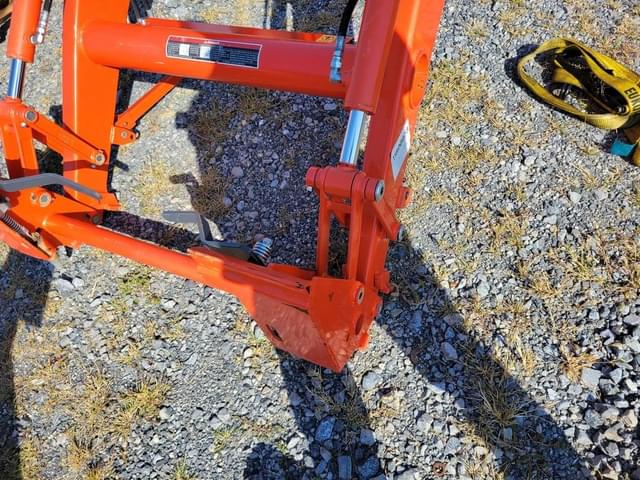 Image of Kubota LA1065 equipment image 2