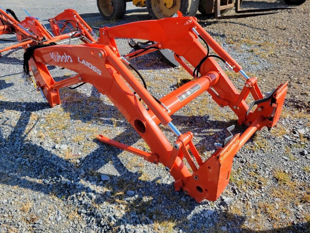 Image of Kubota LA1065 Primary image