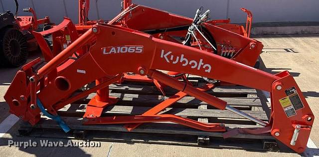 Image of Kubota LA1065 equipment image 3