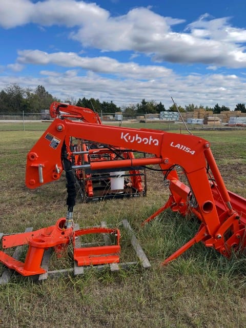 Kubota LA1154 Equipment Image0