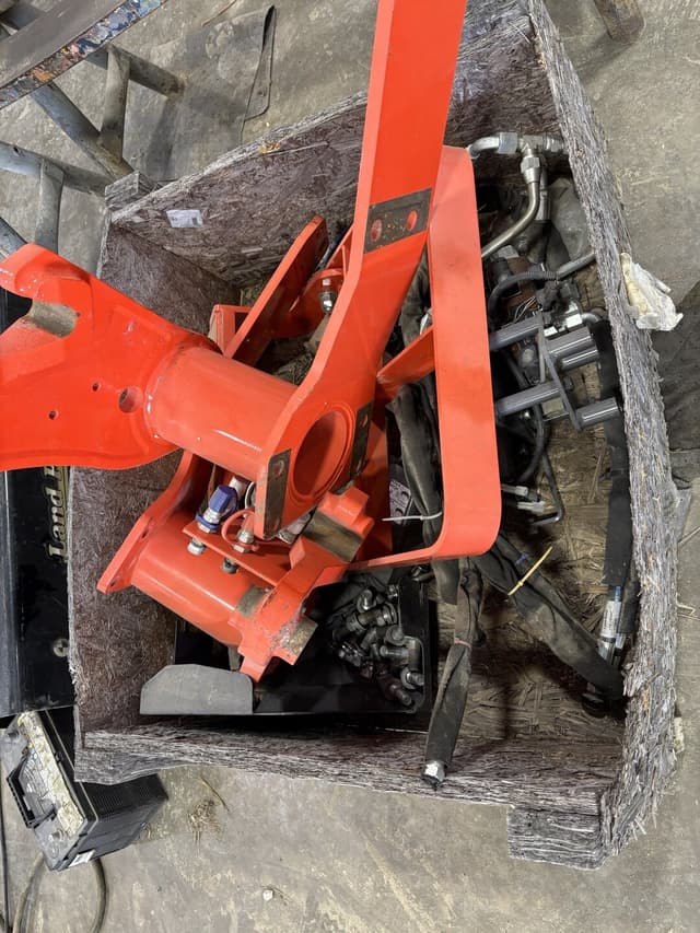 Image of Kubota LA1154 equipment image 2