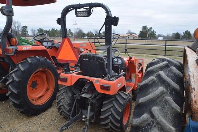 Image of Kubota LA211 equipment image 2