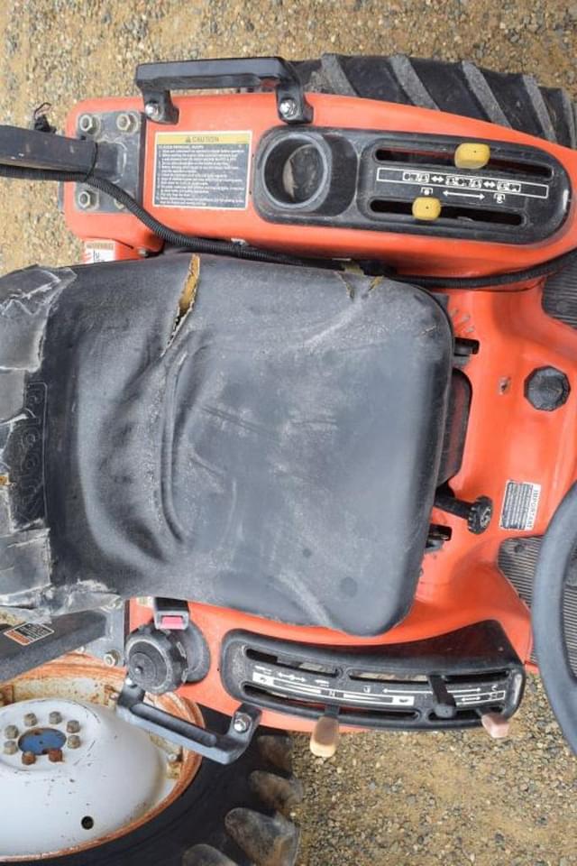 Image of Kubota LA211 equipment image 4