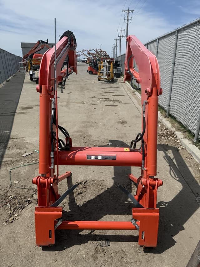 Image of Kubota LA2255 equipment image 3