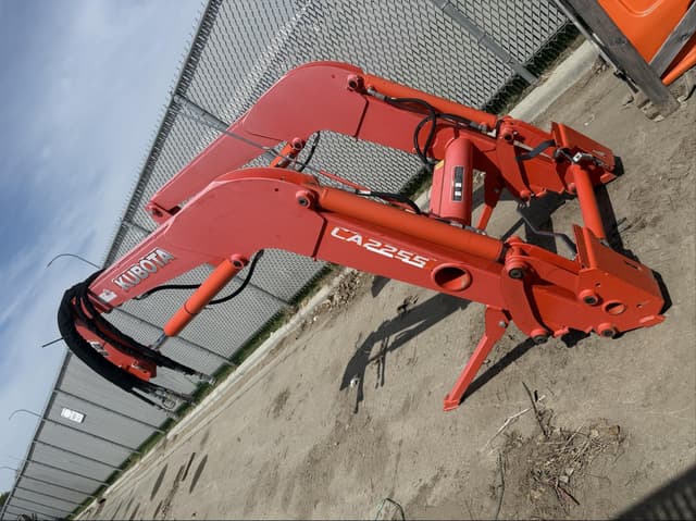 Image of Kubota LA2255 equipment image 1