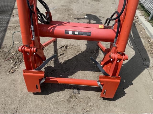 Image of Kubota LA2255 equipment image 2