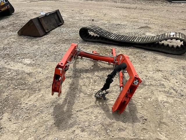 Image of Kubota LA340 equipment image 4