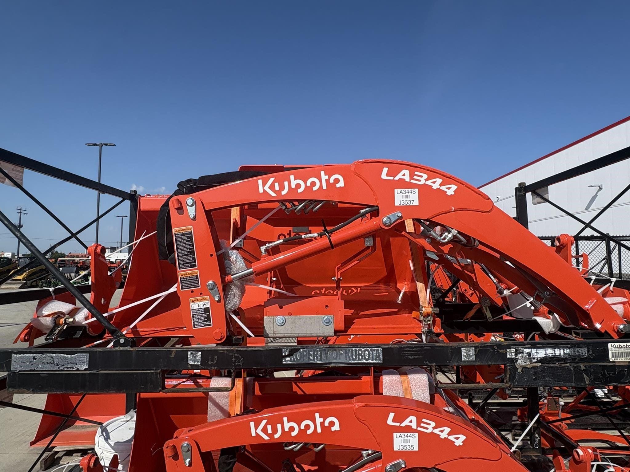 Kubota LA344S Equipment Image0