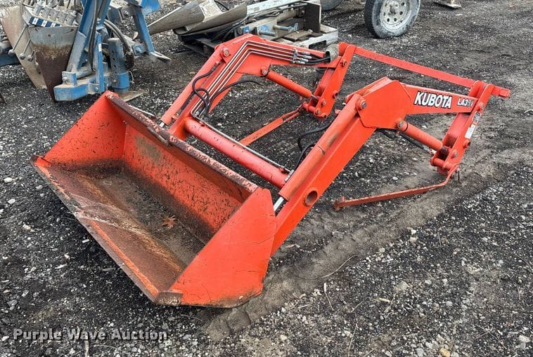 Kubota LA351 Equipment Image0