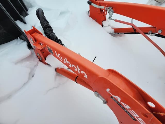 Image of Kubota LA435 equipment image 4