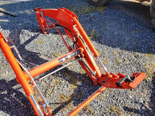 Image of Kubota LA435 equipment image 2
