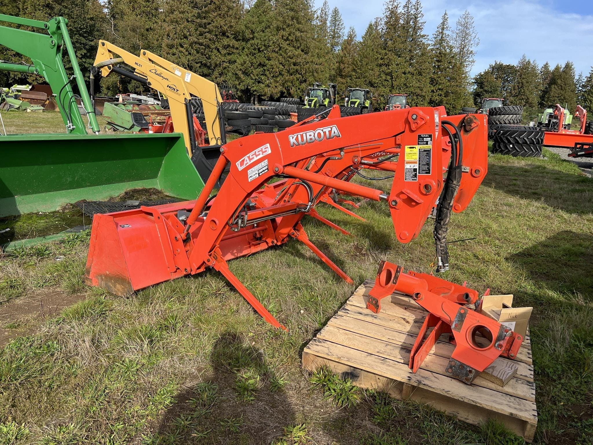 Kubota LA555 Equipment Image0