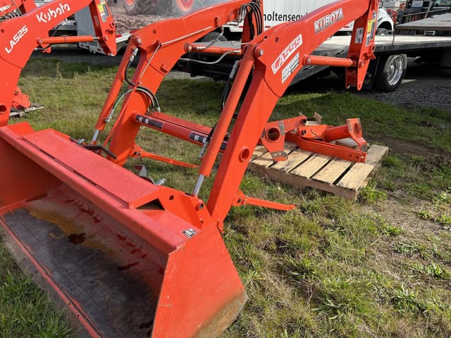 Image of Kubota LA555 equipment image 1