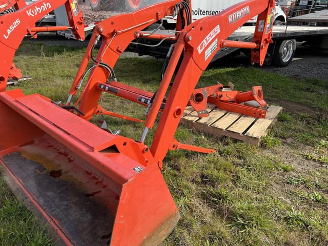 Image of Kubota LA555 equipment image 1