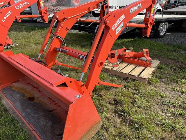 Image of Kubota LA555 equipment image 1