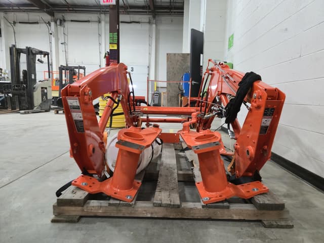 Image of Kubota LA805 equipment image 2