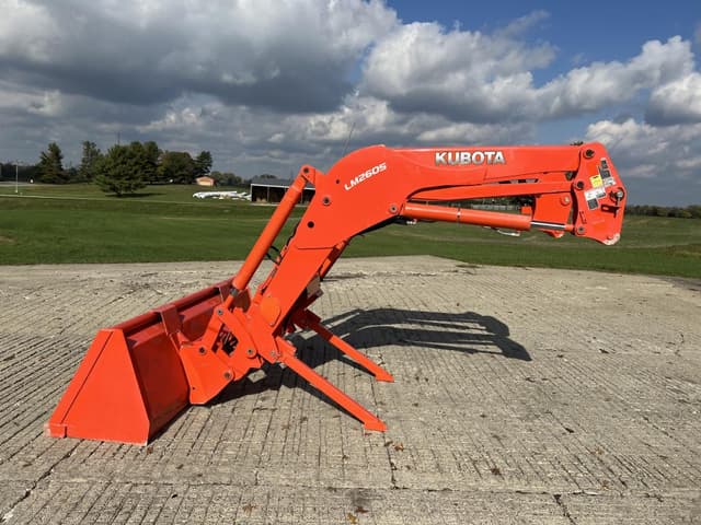 Image of Kubota LM2605 equipment image 1