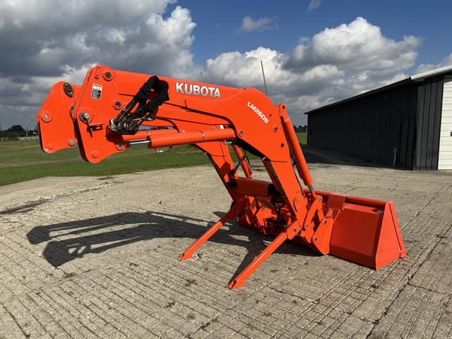 Image of Kubota LM2605 equipment image 2