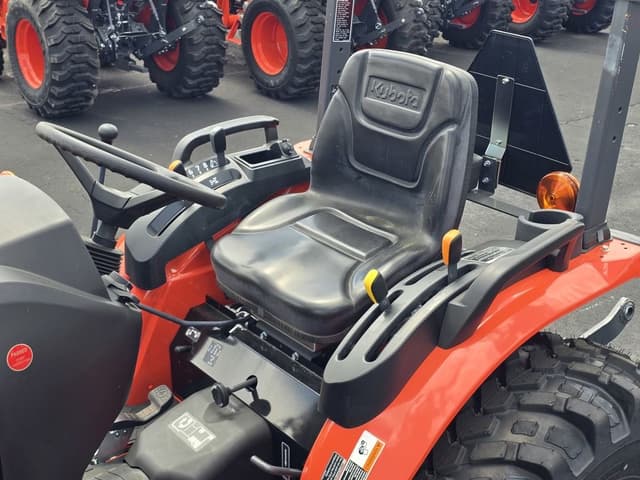 Image of Kubota LX2620 equipment image 4