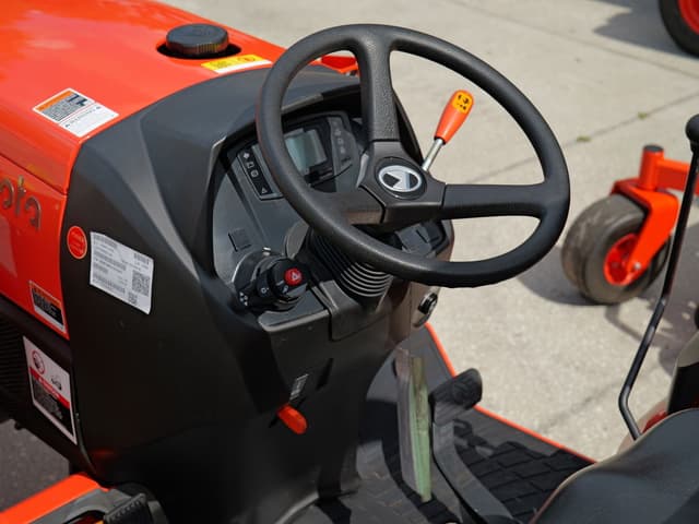 Image of Kubota LX2620 equipment image 2