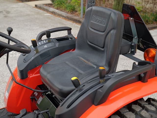 Image of Kubota LX2620 equipment image 4