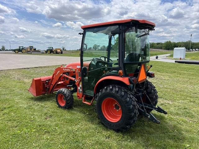 Image of Kubota LX2610 equipment image 2