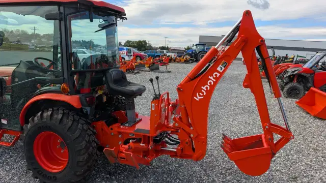 Image of Kubota LX2610HSDC equipment image 3