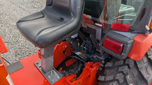 Image of Kubota LX2610HSDC equipment image 1