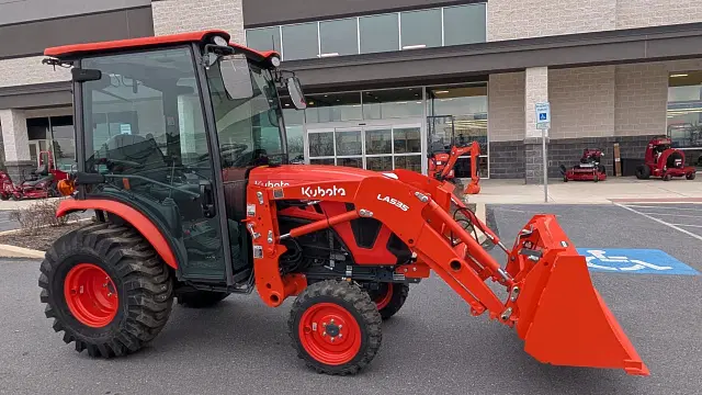 Image of Kubota LX2610HSDC equipment image 4