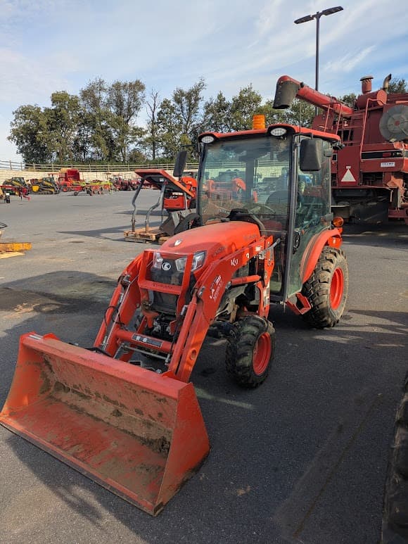 Image of Kubota LX2610HSDC equipment image 2