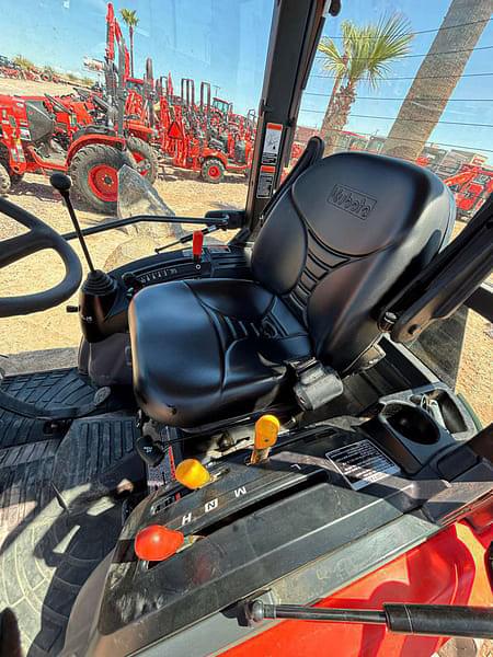 Image of Kubota LX2610HSDC equipment image 4