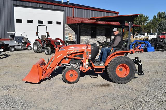 Image of Kubota LX2610SU equipment image 2