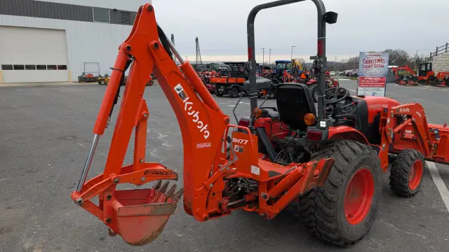 Image of Kubota LX2610SUHSD equipment image 3