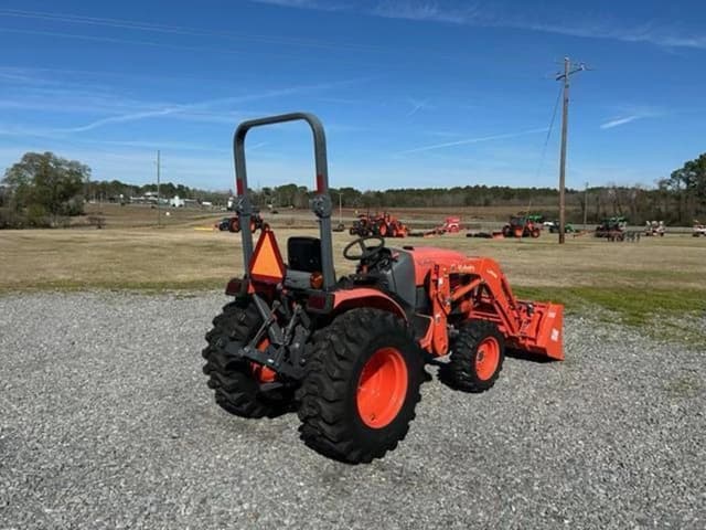 Image of Kubota LX2610SUHSD equipment image 2