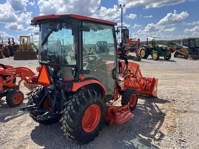 Image of Kubota LX2620HSD equipment image 2