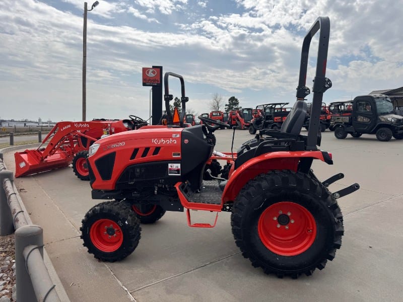 Kubota LX2620HSD Equipment Image0