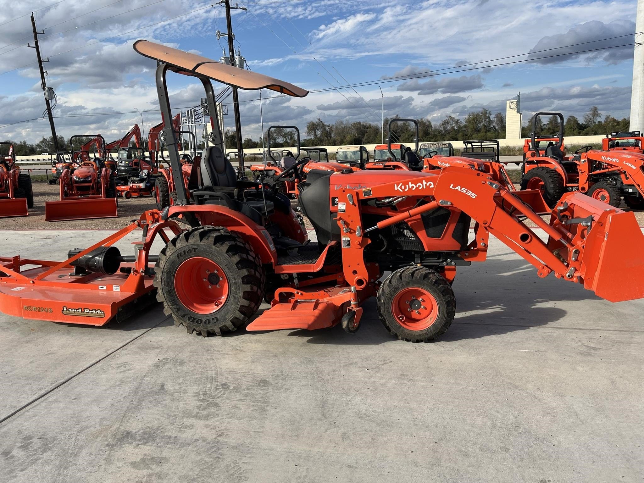 2024 Kubota LX2620HSD Equipment Image0