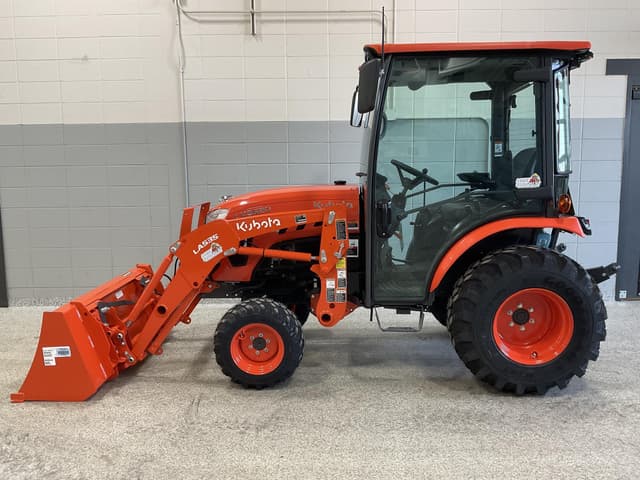 Image of Kubota LX2620HSDC equipment image 4