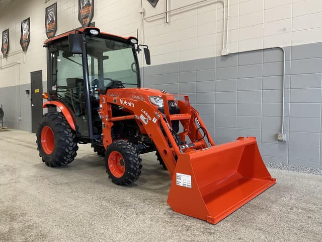 Image of Kubota LX2620HSDC equipment image 2