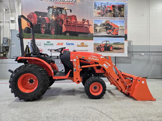 Image of Kubota LX2620HSDC equipment image 4
